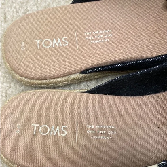TOMS Women's Black Mules with Tan Sole - Picture 2 of 5